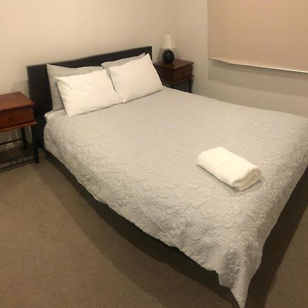 Serene Holiday Home-4 Bedroom Ensuite Home Canberra Esterno foto