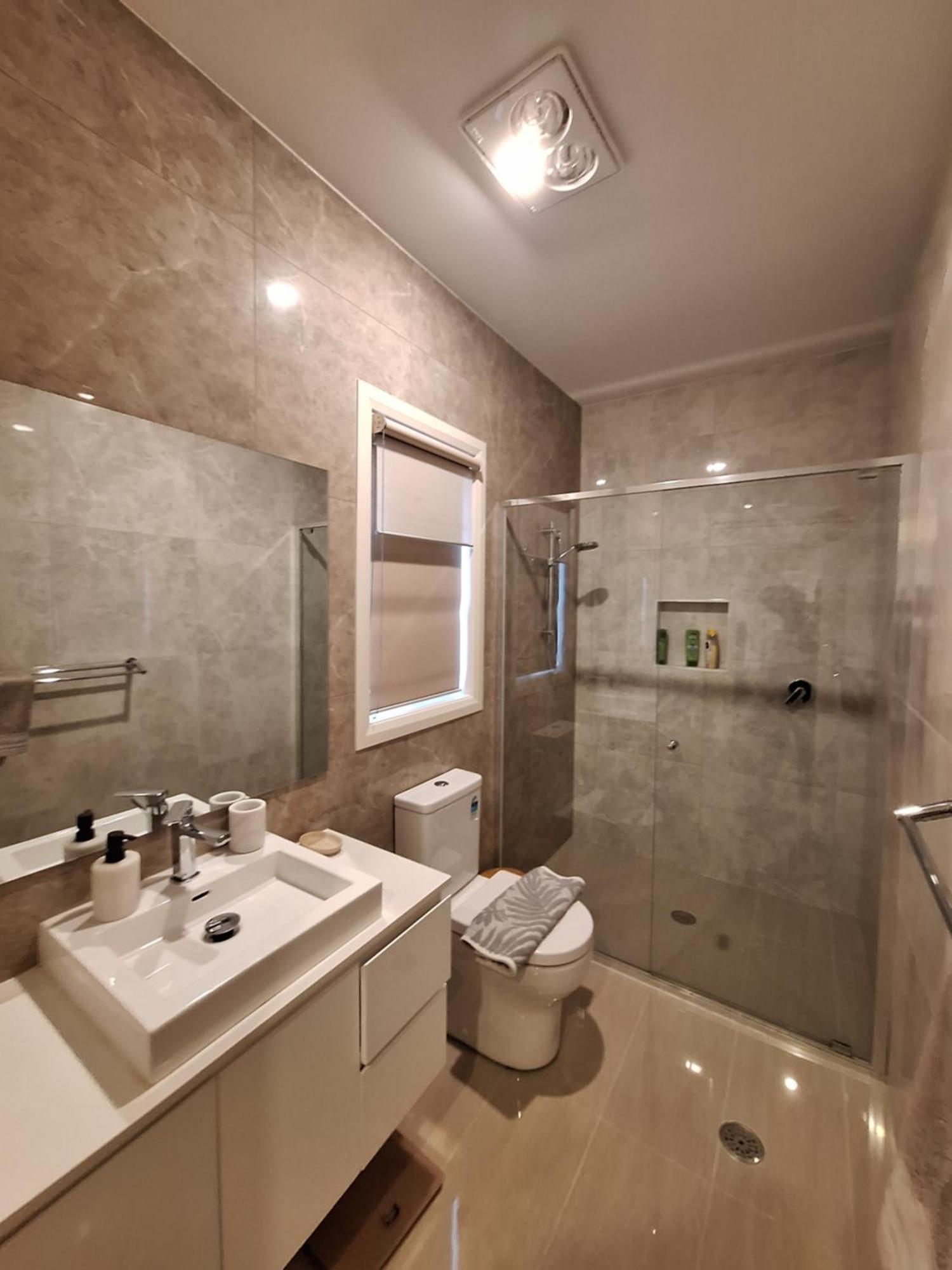 Serene Holiday Home-4 Bedroom Ensuite Home Canberra Esterno foto