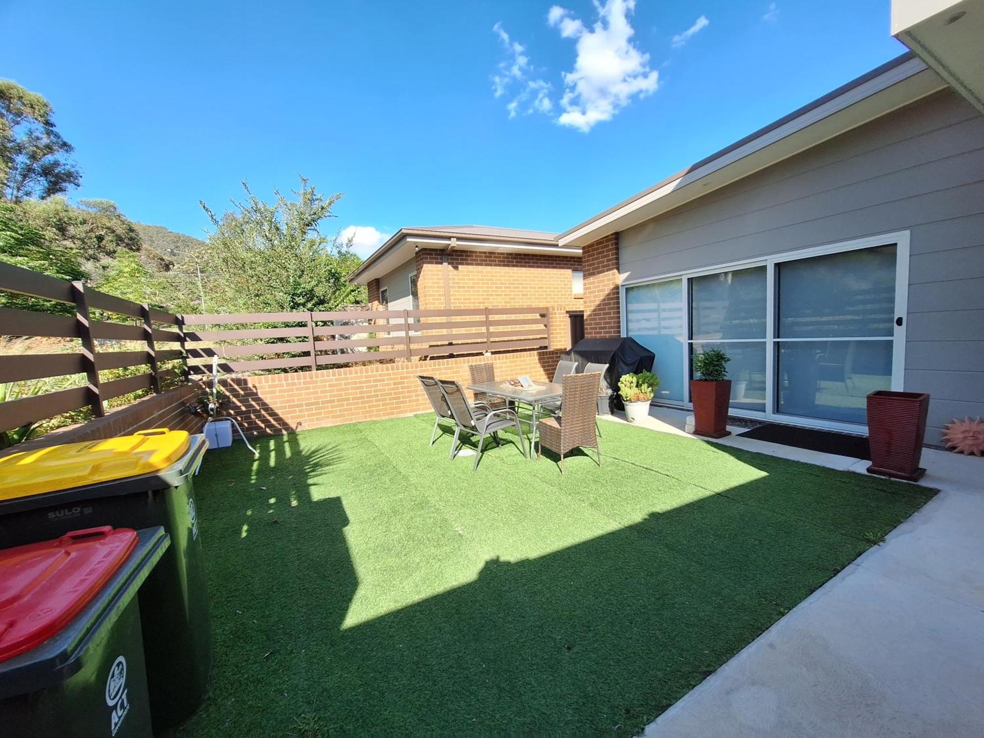 Serene Holiday Home-4 Bedroom Ensuite Home Canberra Esterno foto