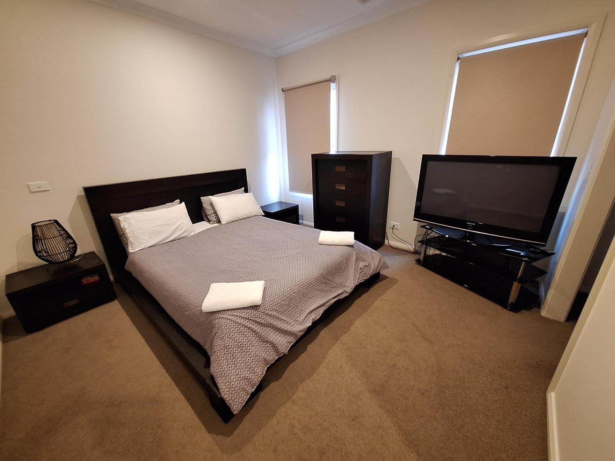 Serene Holiday Home-4 Bedroom Ensuite Home Canberra Esterno foto